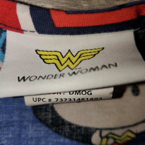 Wonder Woman Scrub Top Size Small - Picture 7 of 10